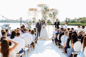 Inviting Guests Without Blowing Wedding Budget
